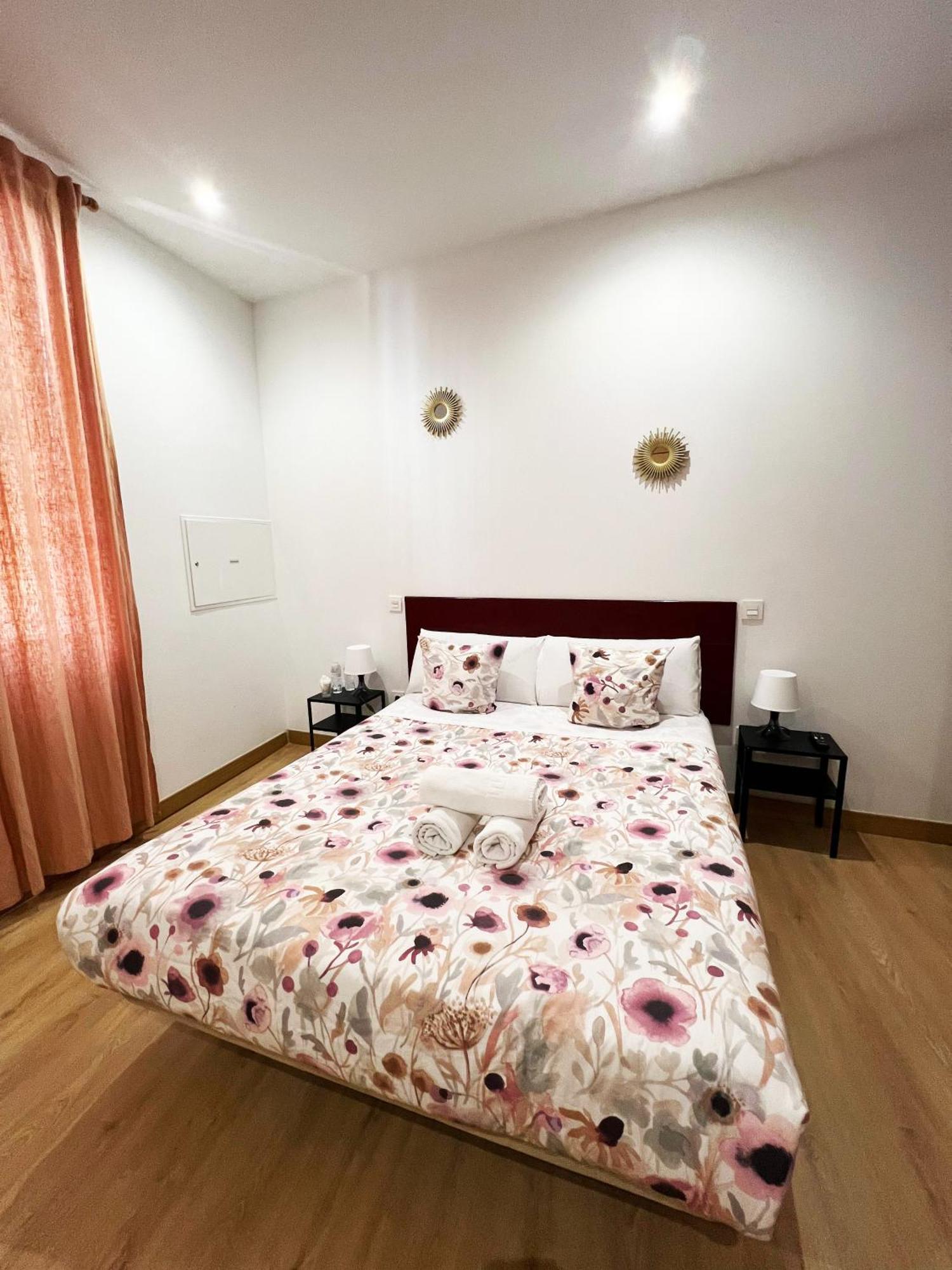 Hostal Abaaly Madrid Exterior foto