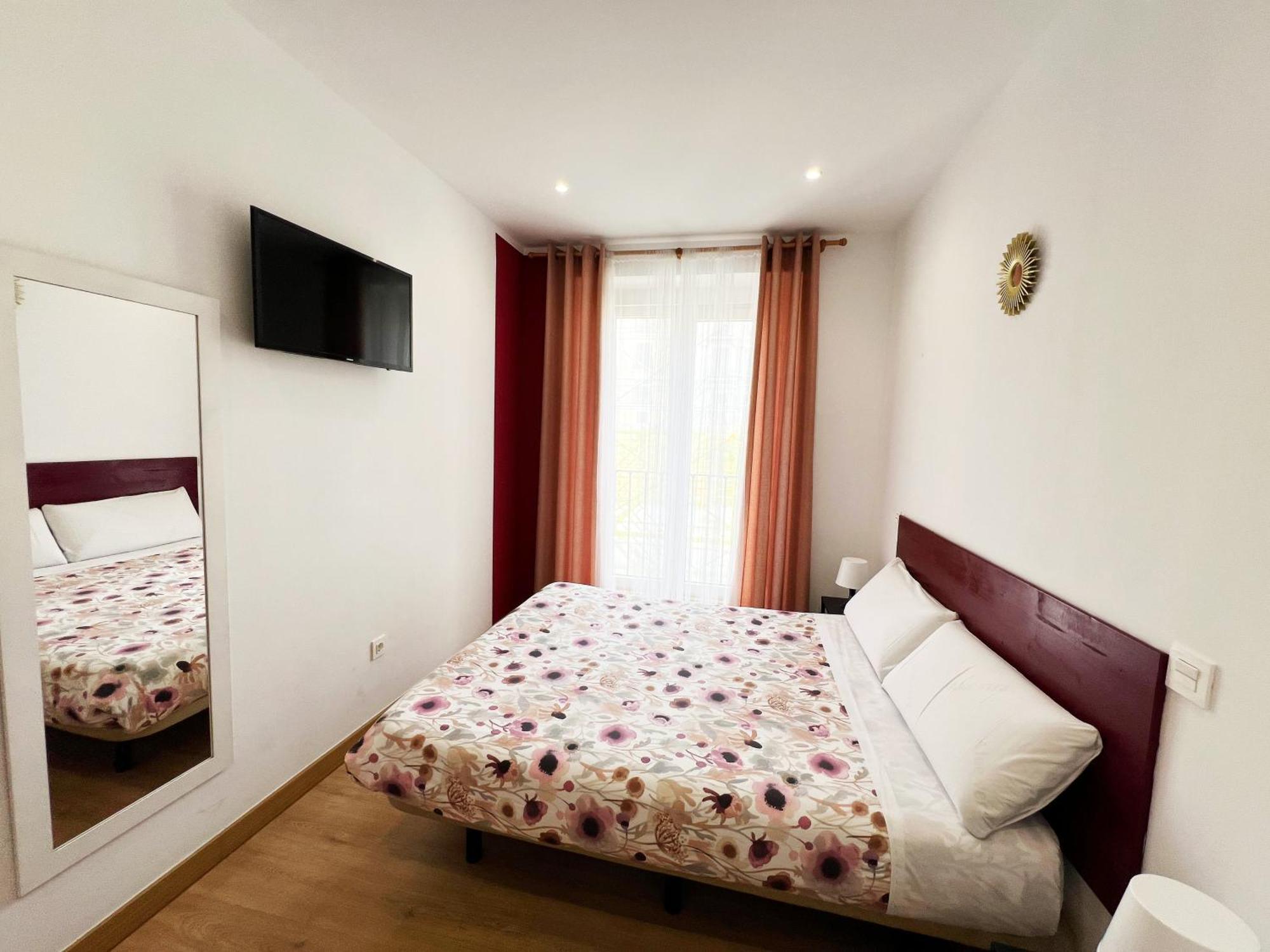 Hostal Abaaly Madrid Exterior foto