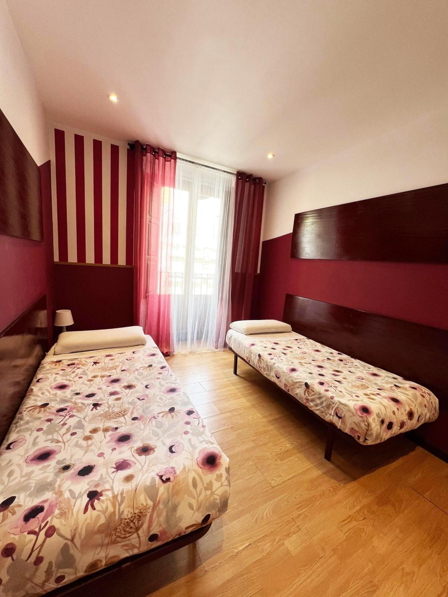 Hostal Abaaly Madrid Exterior foto
