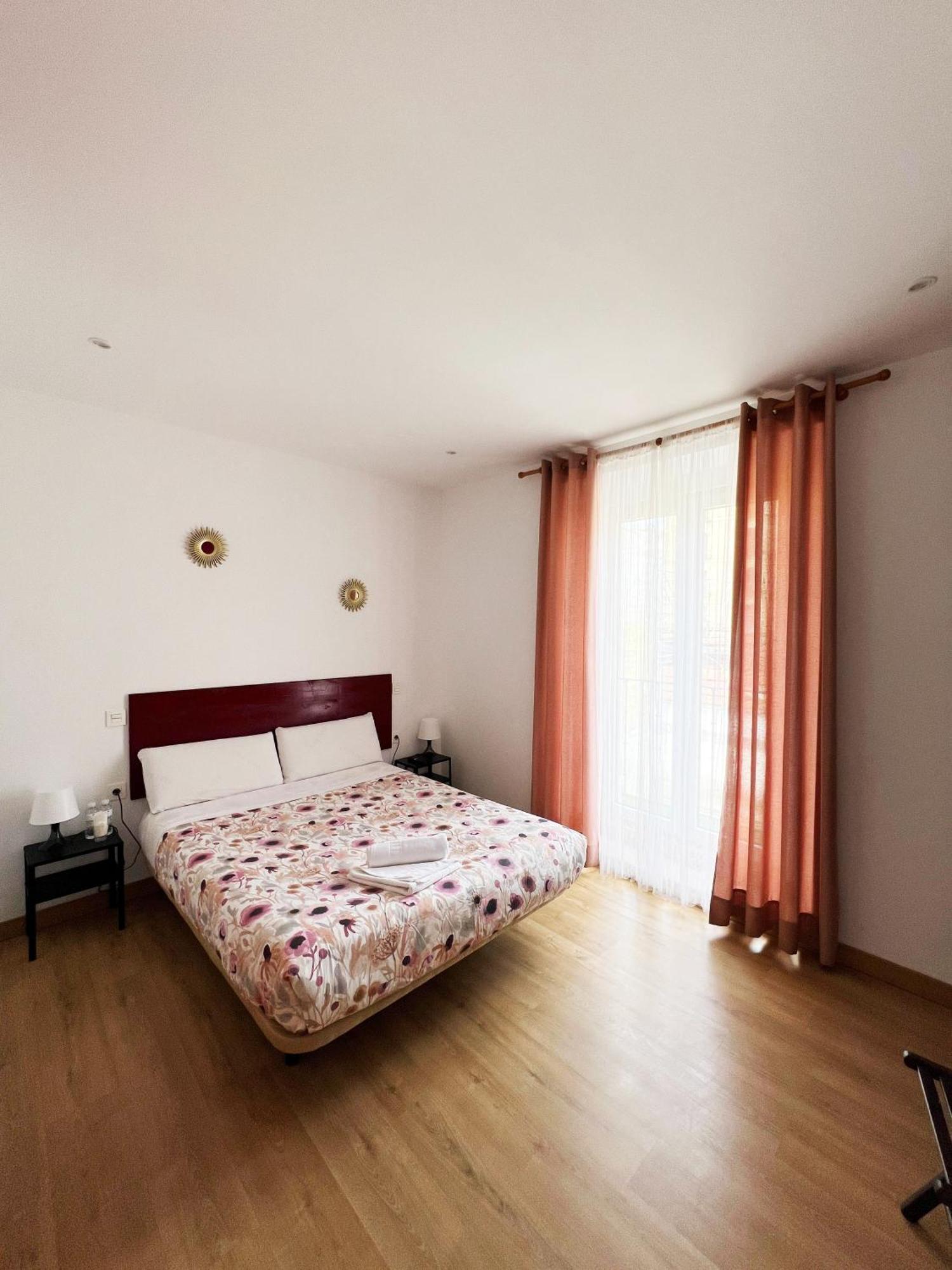 Hostal Abaaly Madrid Exterior foto