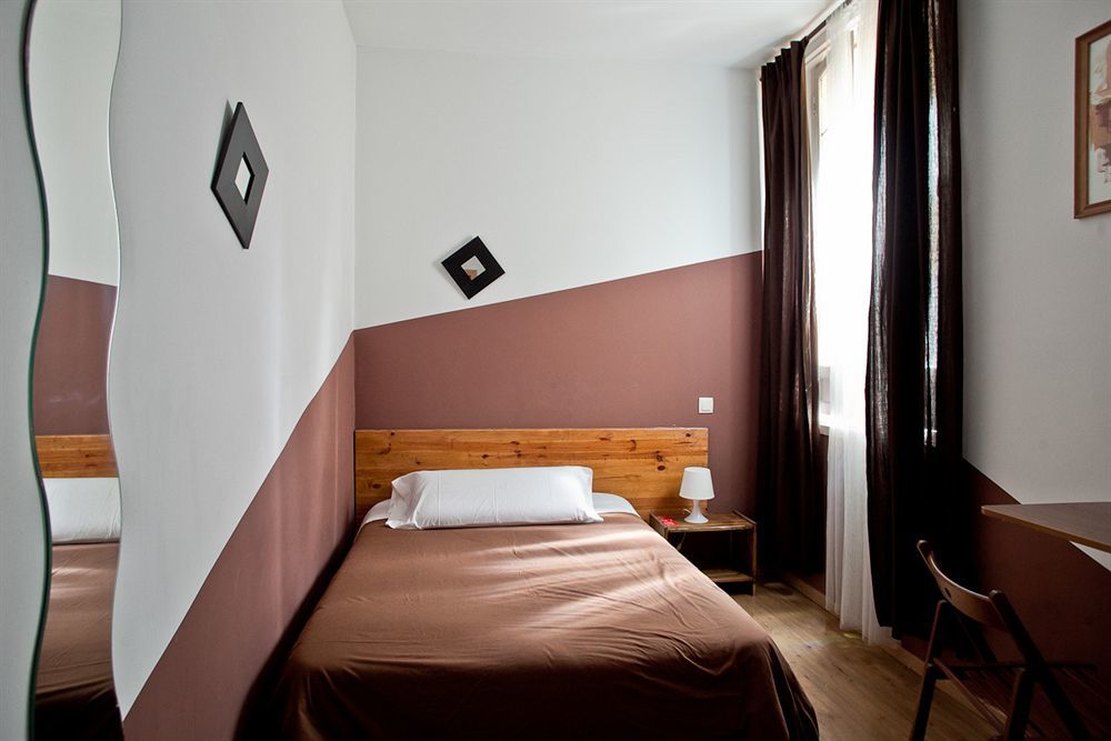 Hostal Abaaly Madrid Exterior foto